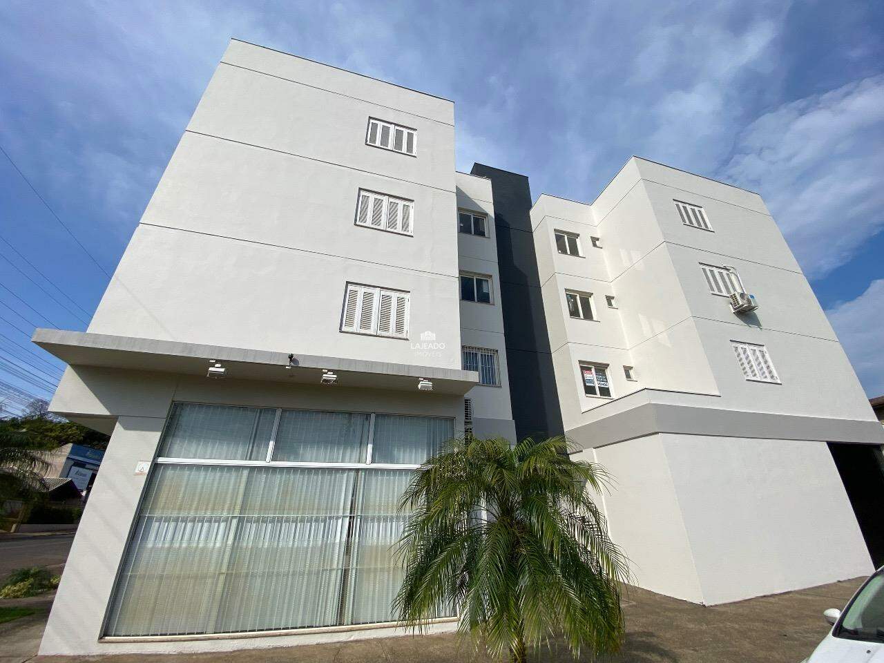 Apartamento à venda com 2 quartos, 66m² - Foto 2