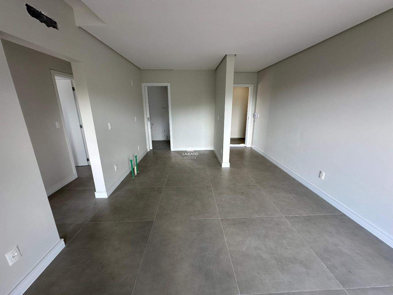 Apartamento à venda com 2 quartos, 61m² - Foto 3