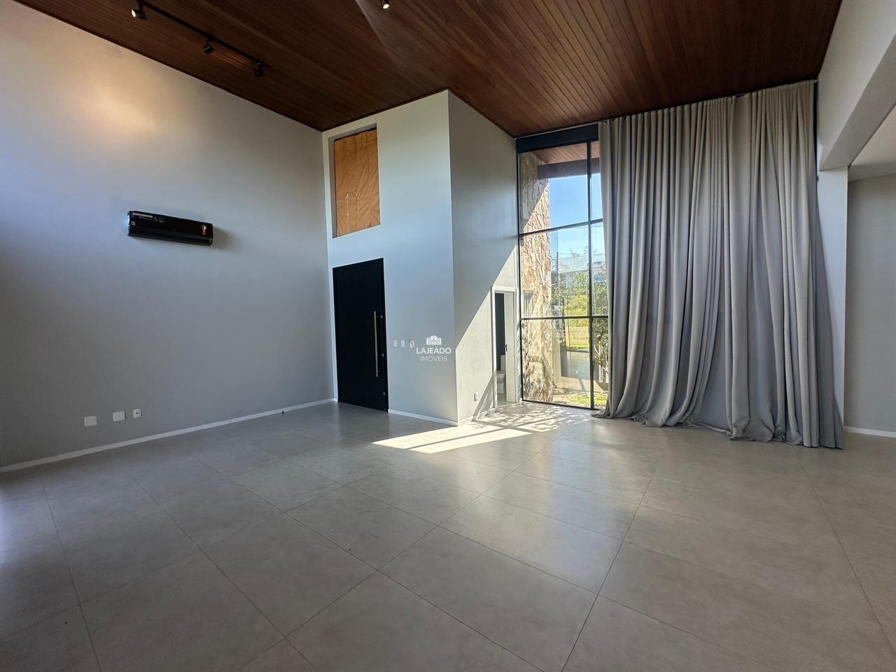 Casa à venda no Universitário: 