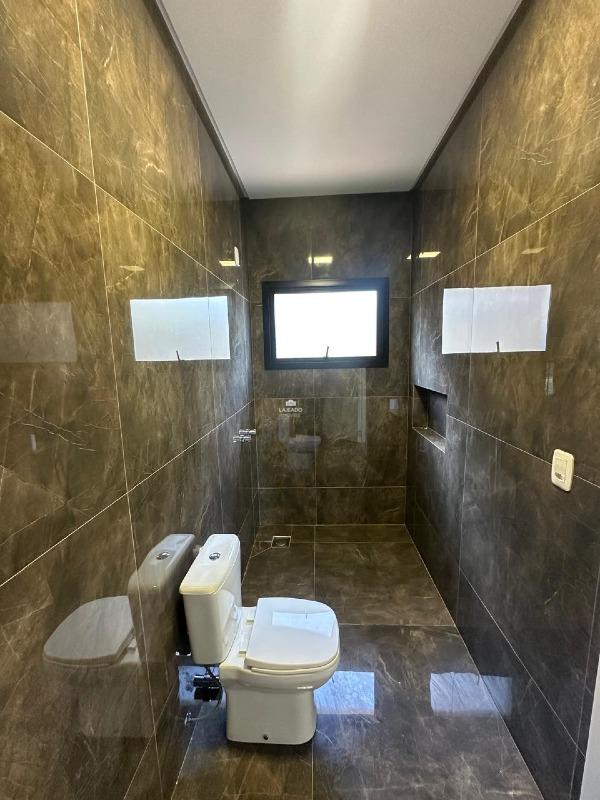 Casa à venda no Universitário: 