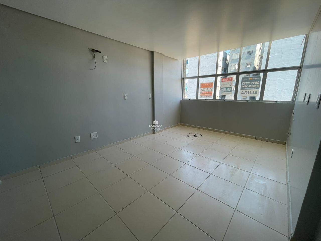 Sala para aluguel no Centro: 