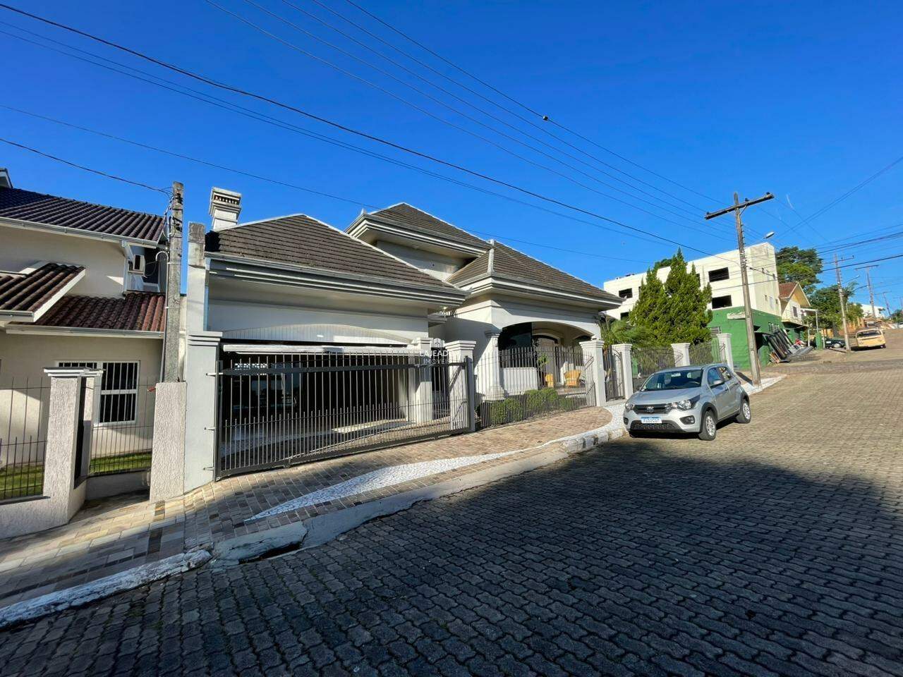 Casa, 5 quartos, 375 m² - Foto 1