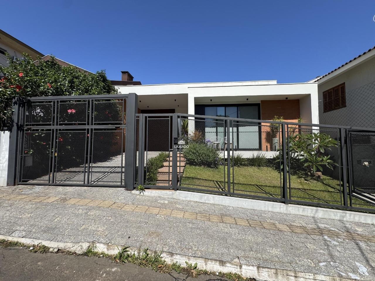 Casa, 3 quartos, 214 m² - Foto 2