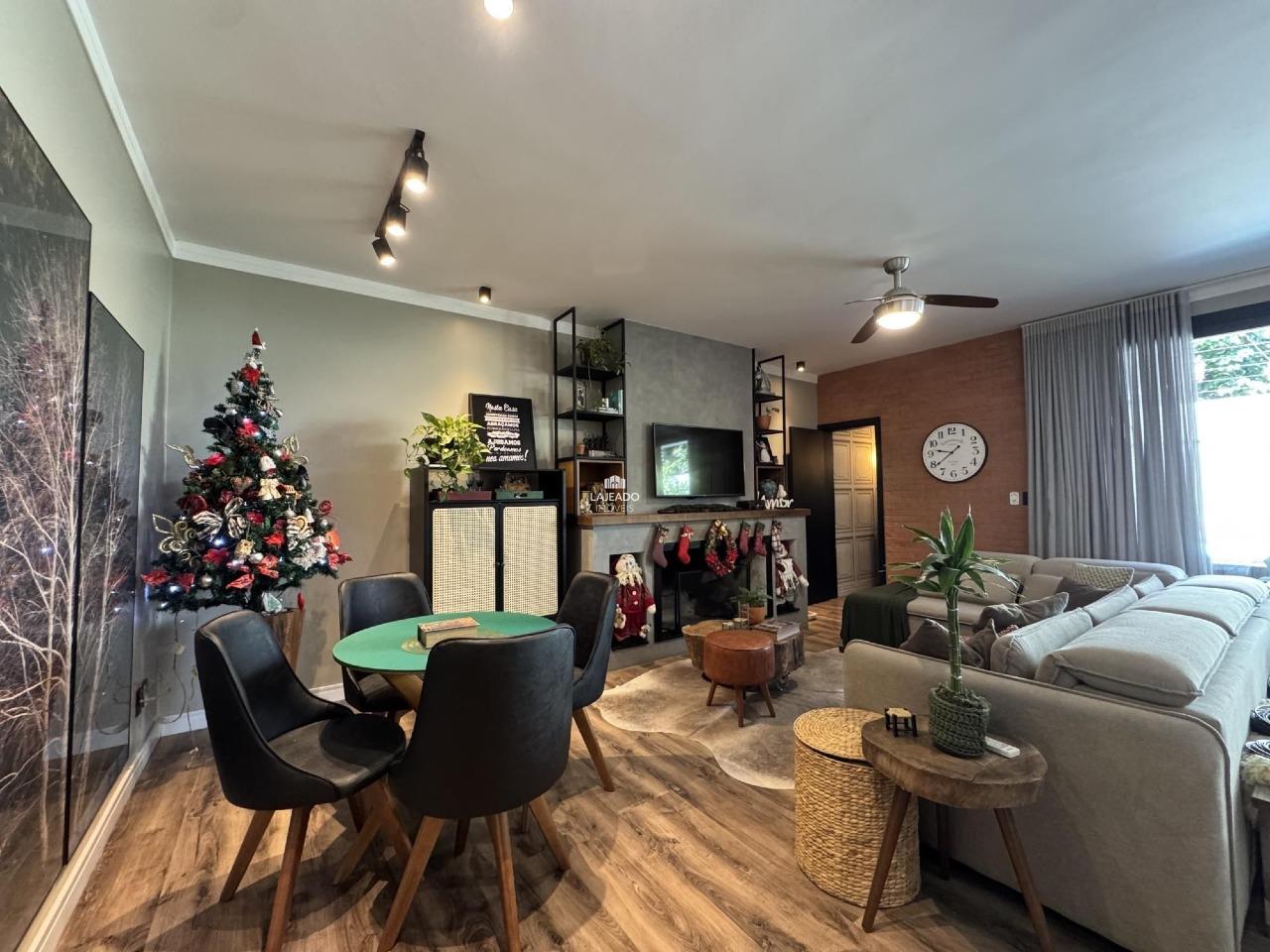 Casa, 3 quartos, 214 m² - Foto 1