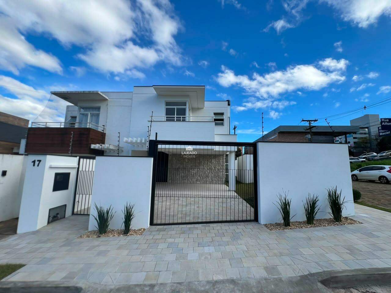 Sobrado, 3 quartos, 204 m² - Foto 1