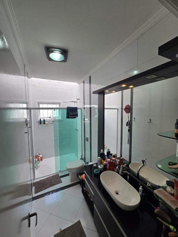 Sobrado à venda no Universitário: 