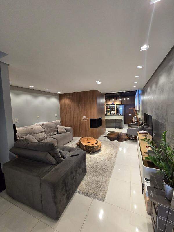 Sobrado à venda no Universitário: 