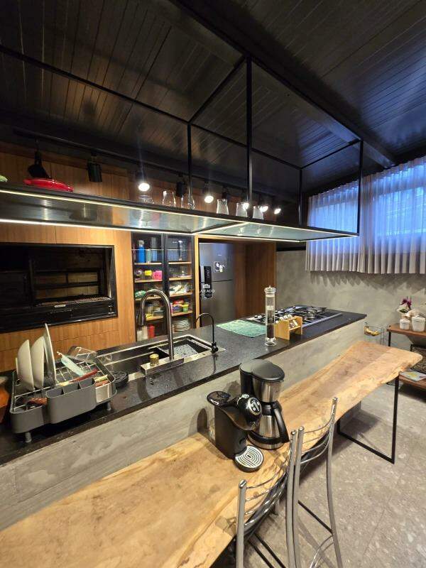 Sobrado à venda no Universitário: 