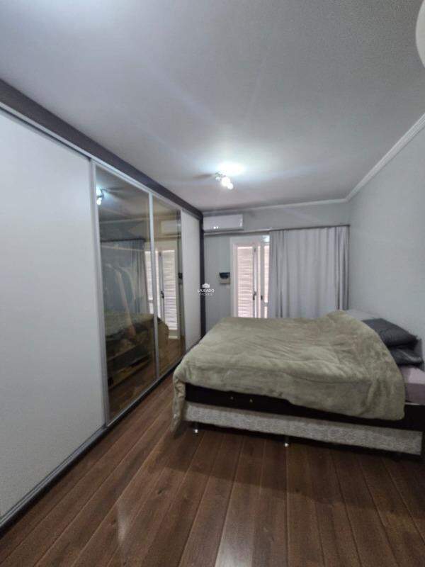 Sobrado à venda no Universitário: 