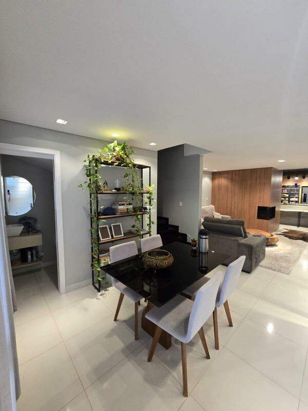 Sobrado à venda no Universitário: 