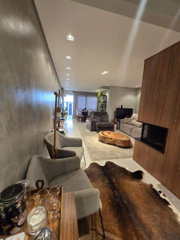 Sobrado à venda no Universitário: 