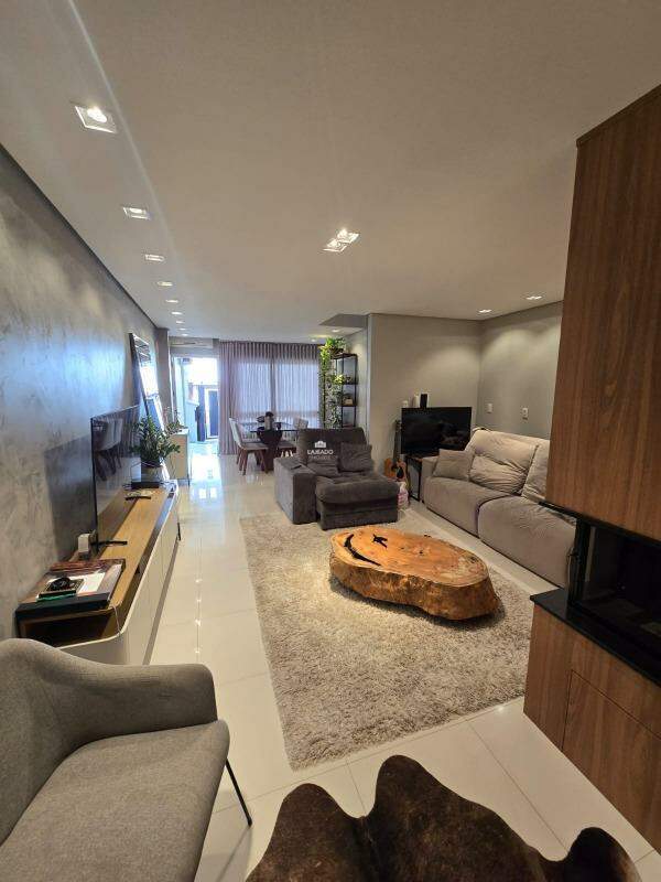 Sobrado à venda no Universitário: 