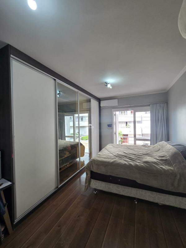 Sobrado à venda no Universitário: 