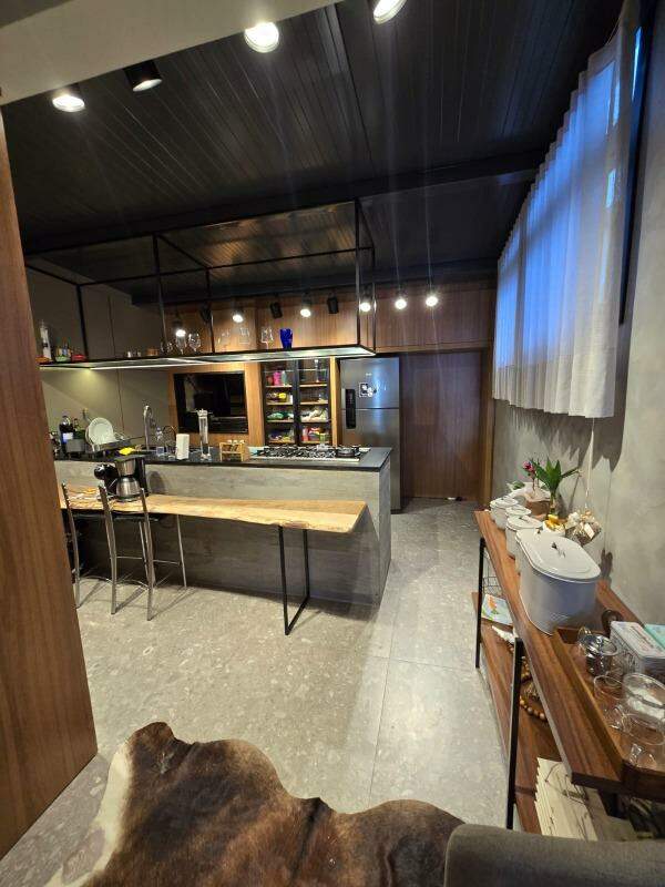 Sobrado à venda no Universitário: 