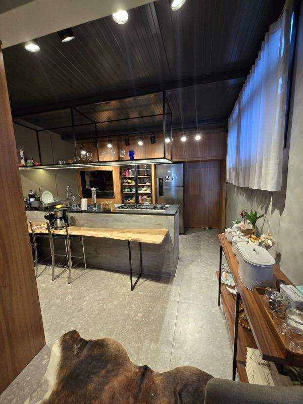 Sobrado à venda no Universitário: 