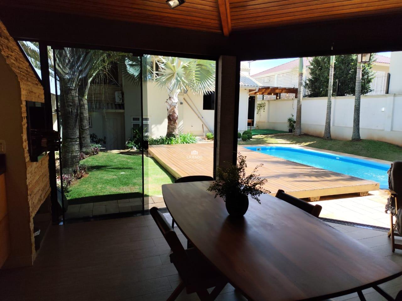 Casa à venda no Centenário: 