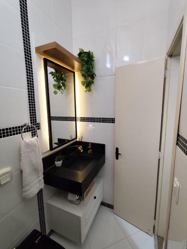 Casa à venda no Centenário: 