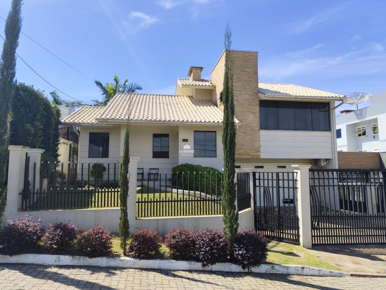 Casa à venda no Centenário: 