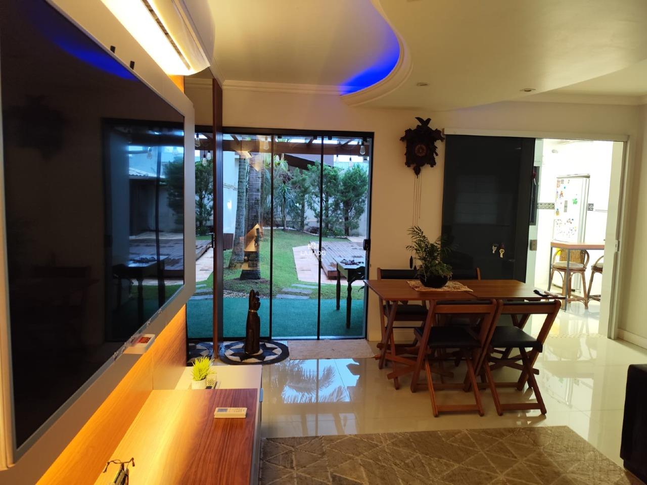 Casa à venda no Centenário: 