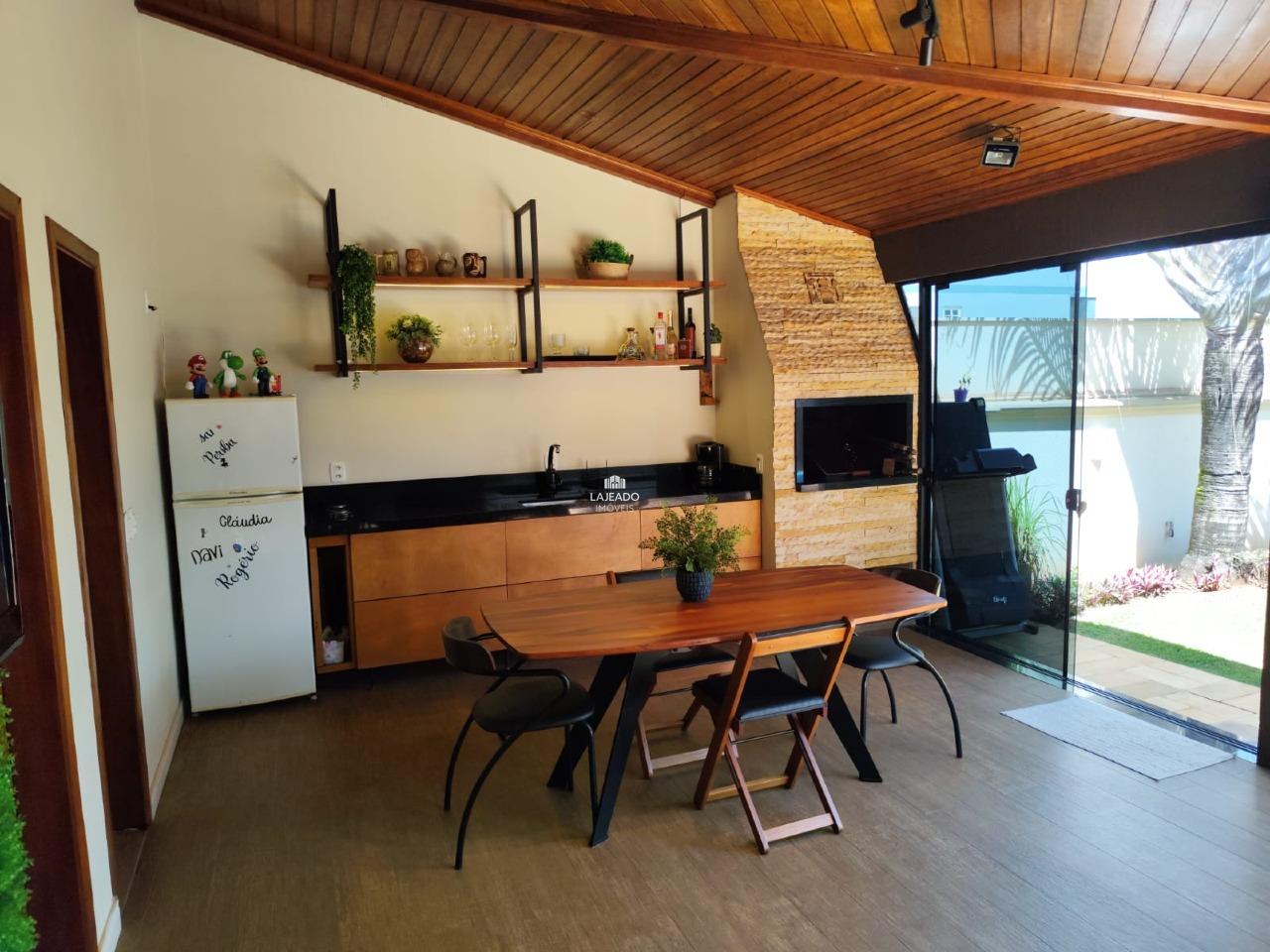 Casa à venda no Centenário: 