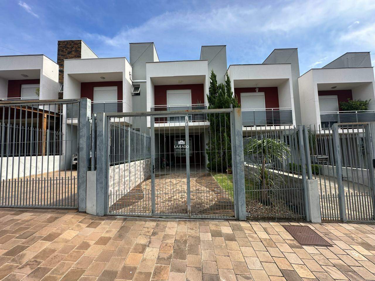 Sobrado à venda no Carneiros: 