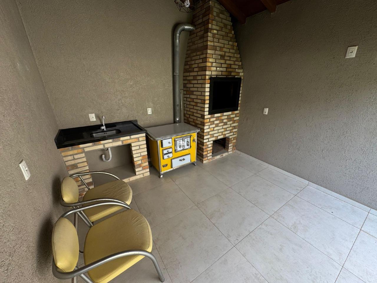 Sobrado à venda no Universitário: 