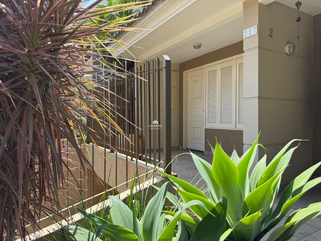 Sobrado à venda no Universitário: 