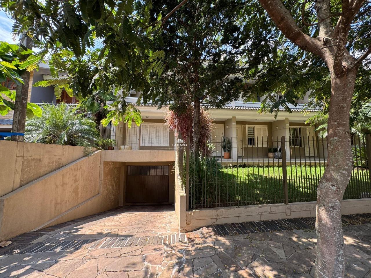 Sobrado à venda no Universitário: 