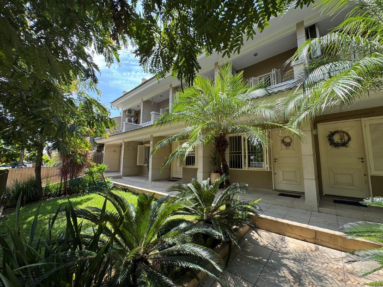 Sobrado à venda no Universitário: 