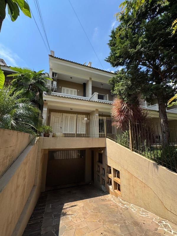 Sobrado à venda no Universitário: 