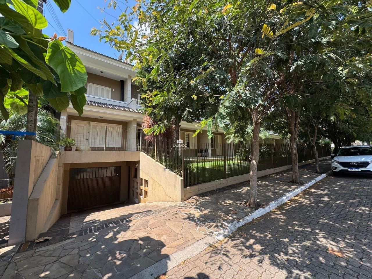 Sobrado à venda no Universitário: 