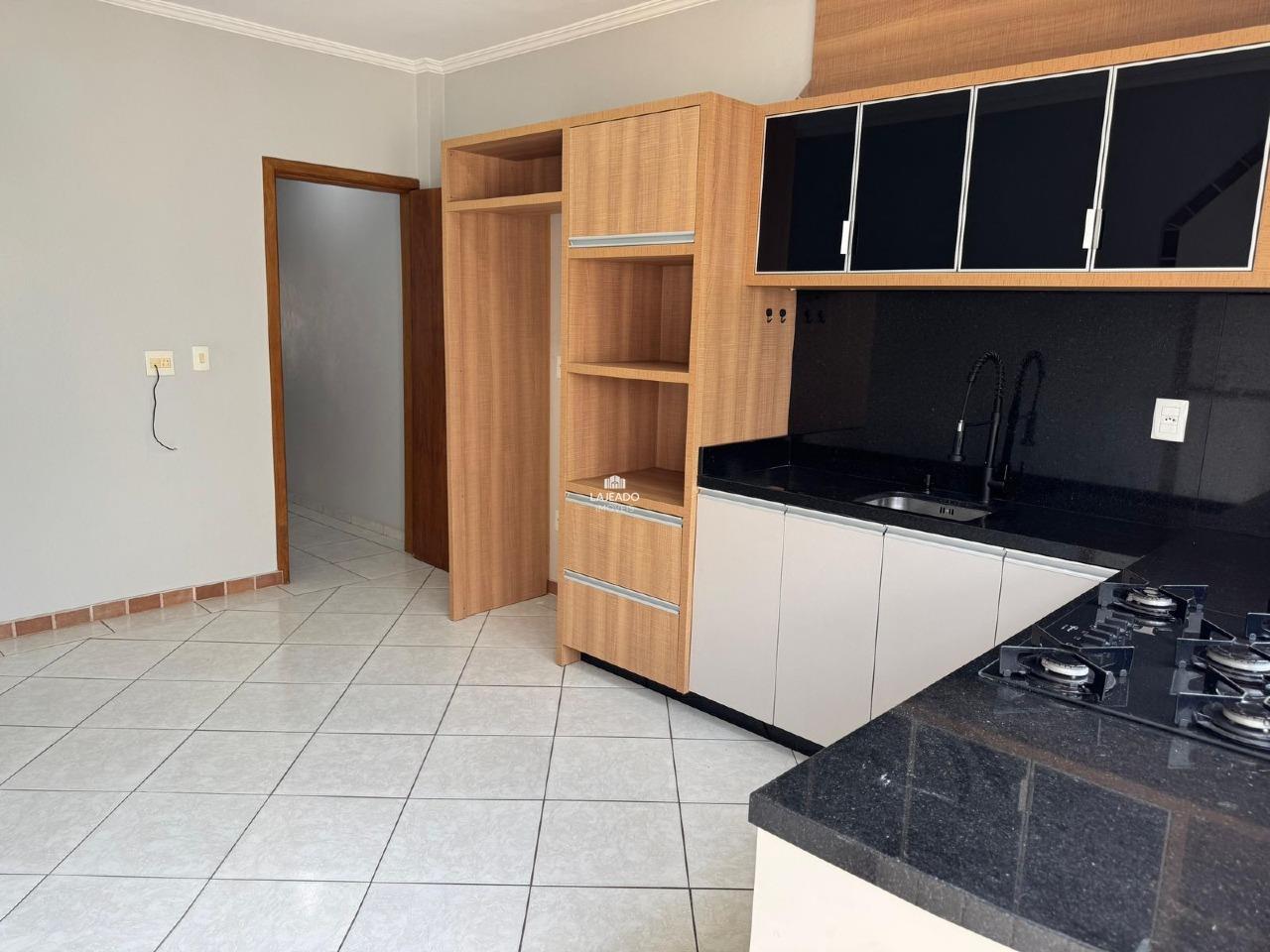 Sobrado à venda no Universitário: 