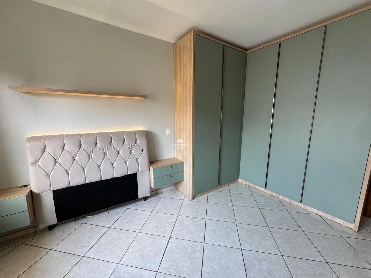 Sobrado à venda no Universitário: 