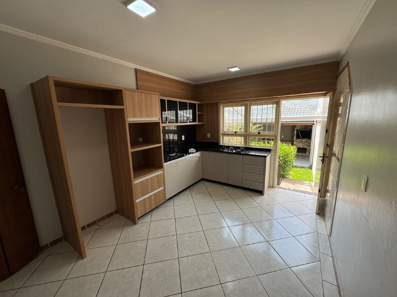 Sobrado à venda no Universitário: 