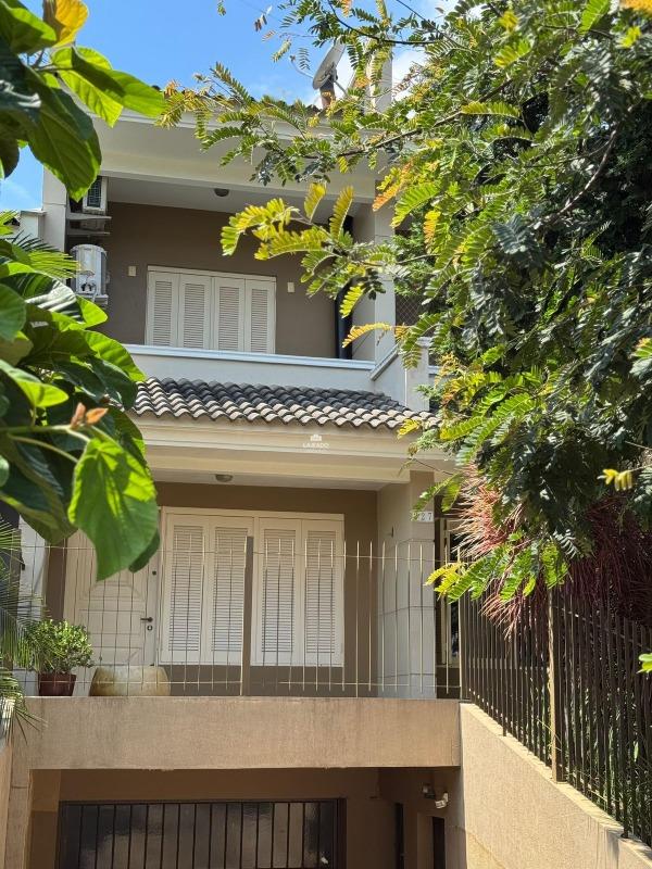 Sobrado à venda no Universitário: 