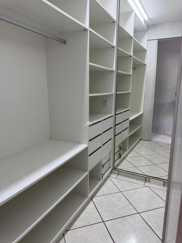 Sobrado à venda no Universitário: 