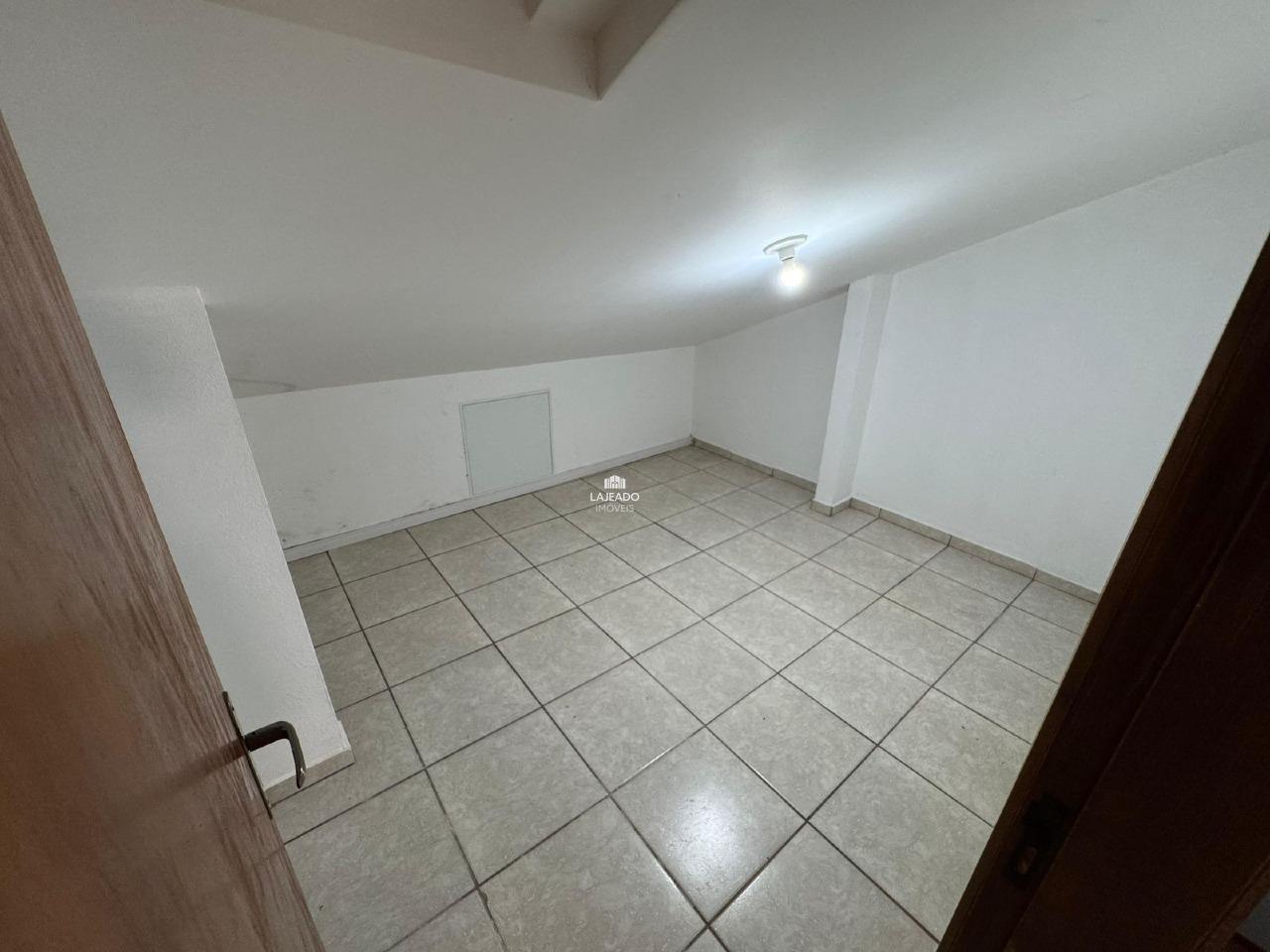 Sobrado à venda no Universitário: 