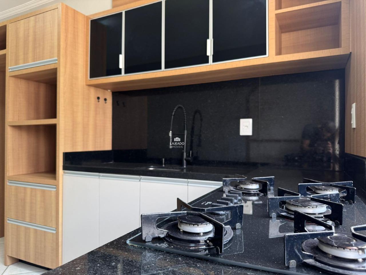 Sobrado à venda no Universitário: 