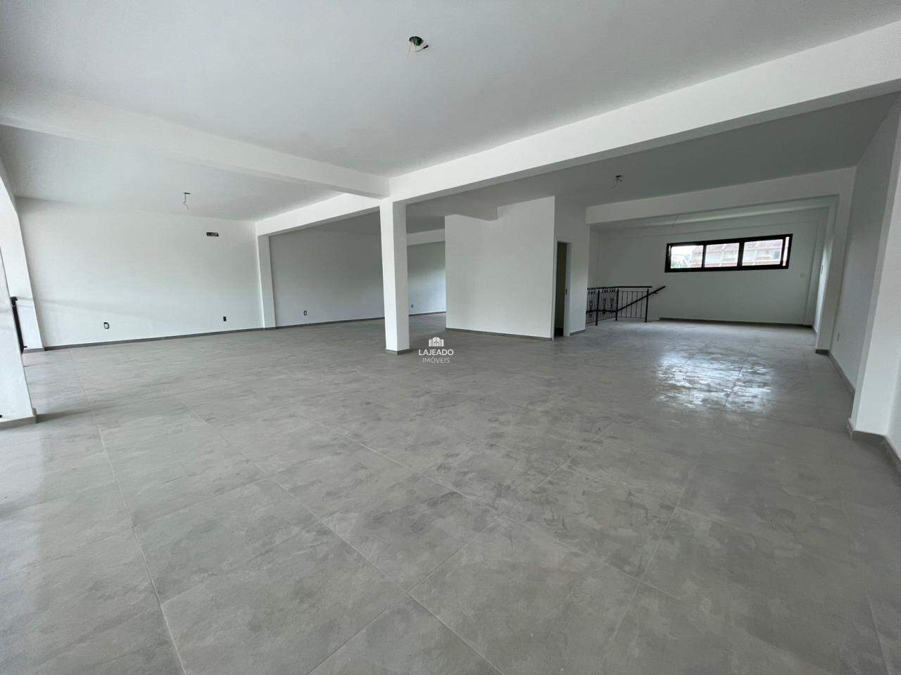 Loja para aluguel no Universitário: 