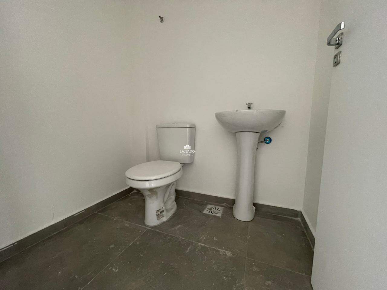 Loja para aluguel no Universitário: 