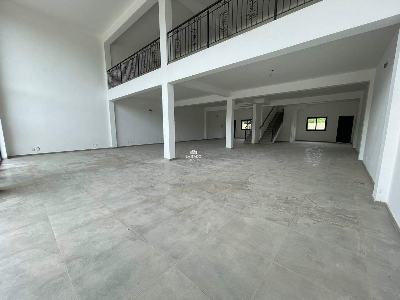 Loja para aluguel no Universitário: 