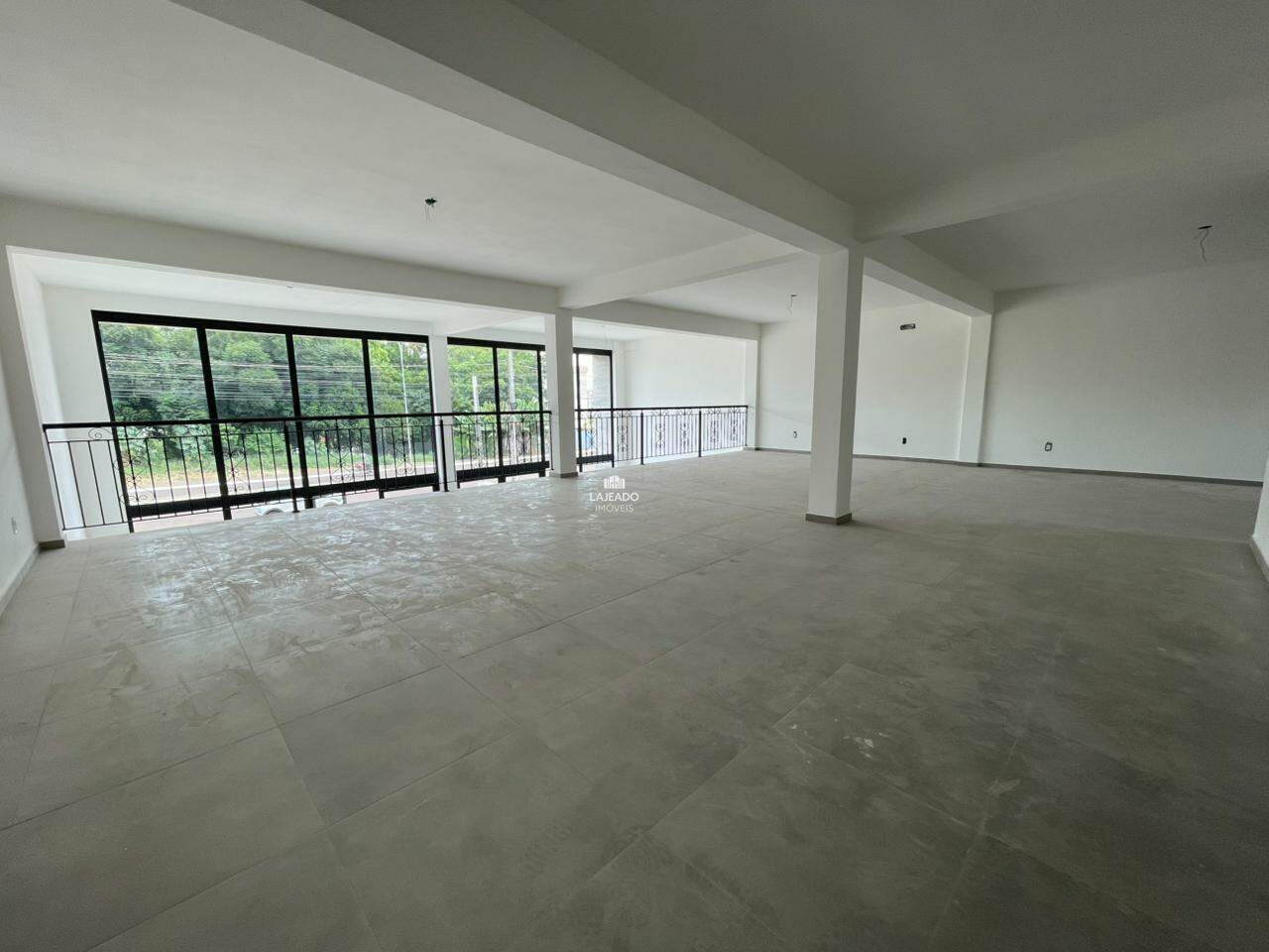 Loja para aluguel no Universitário: 