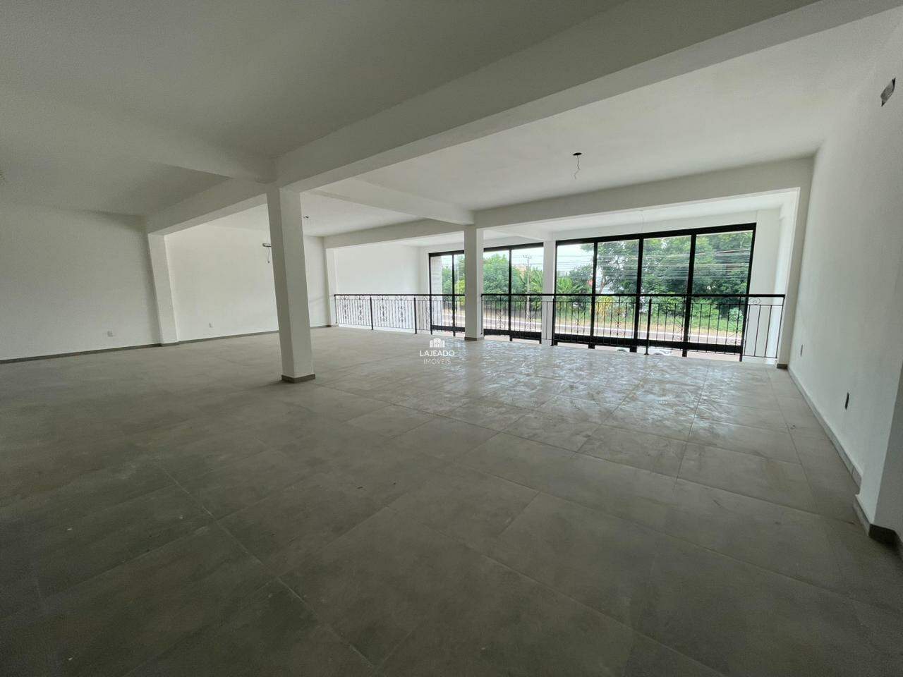 Loja para aluguel no Universitário: 