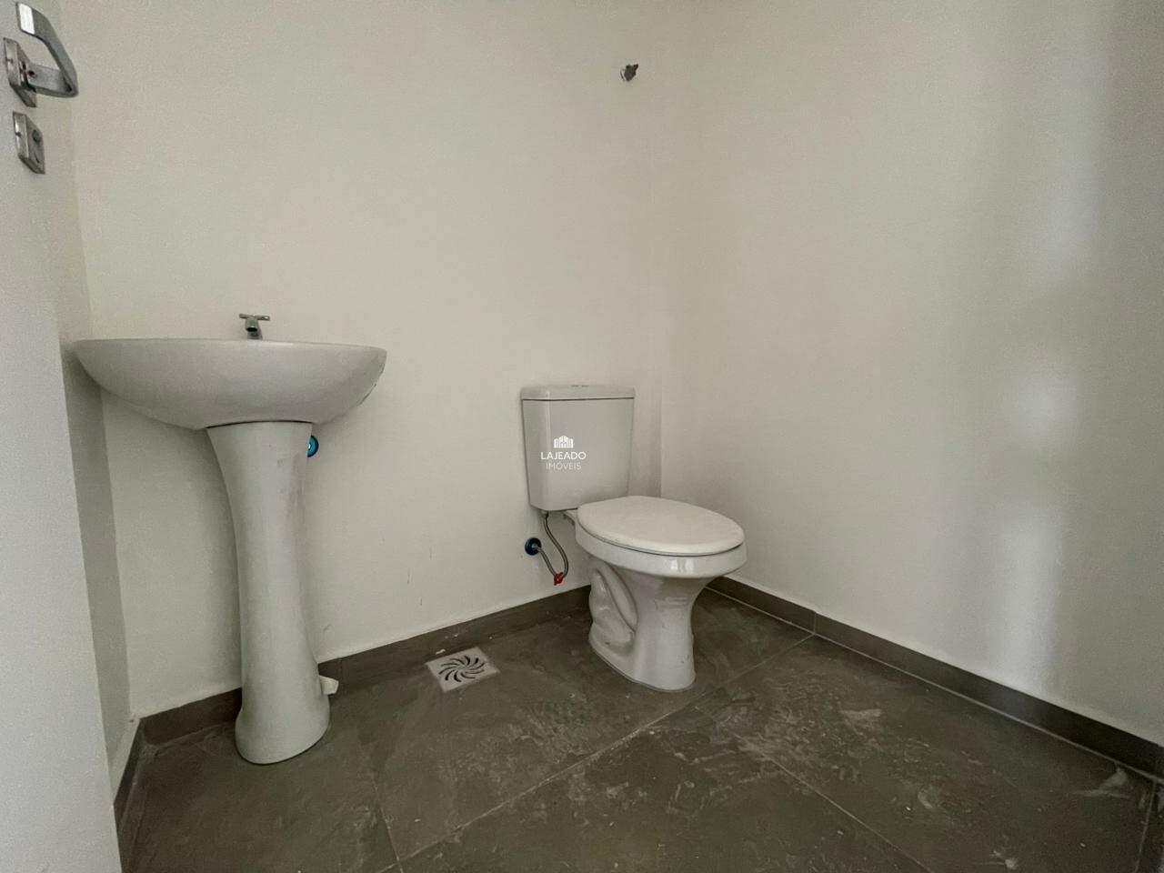 Loja para aluguel no Universitário: 