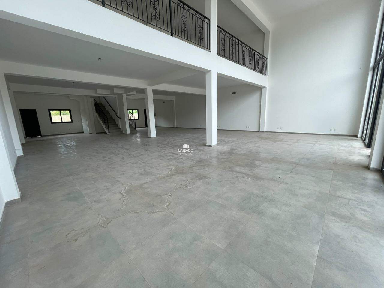 Loja para aluguel no Universitário: 