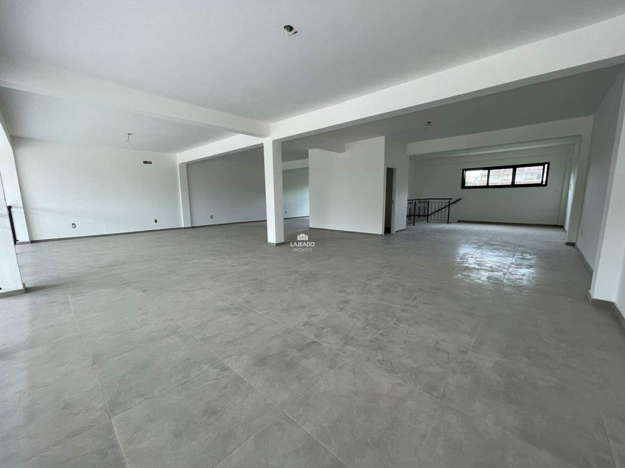 Loja para aluguel no Universitário: 