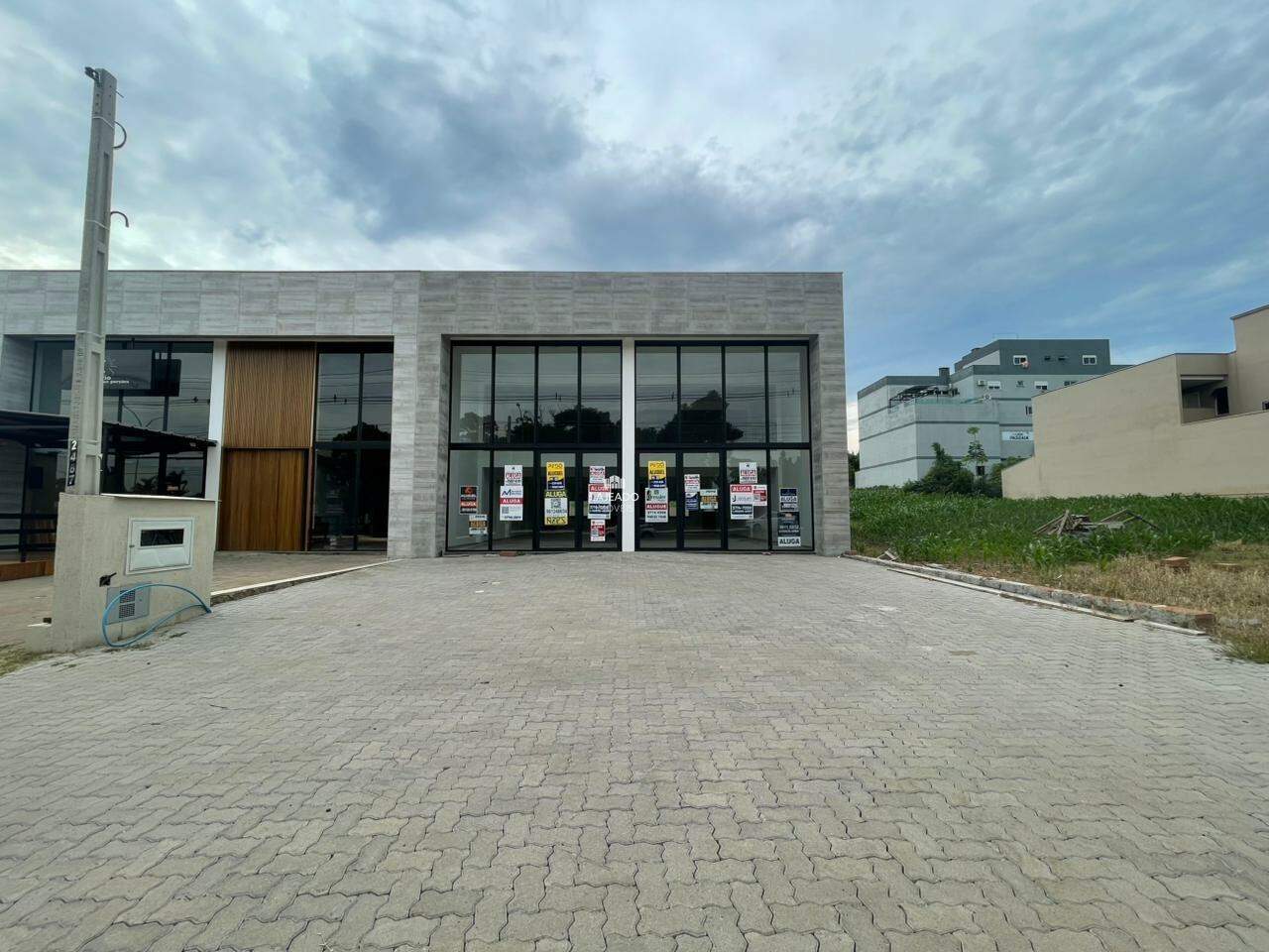 Loja para aluguel no Universitário: 