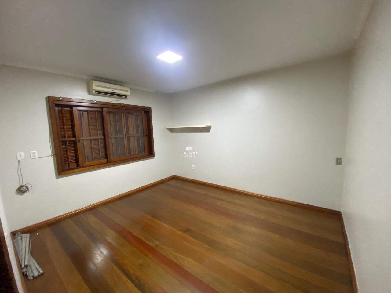 Casa à venda no Centro: 