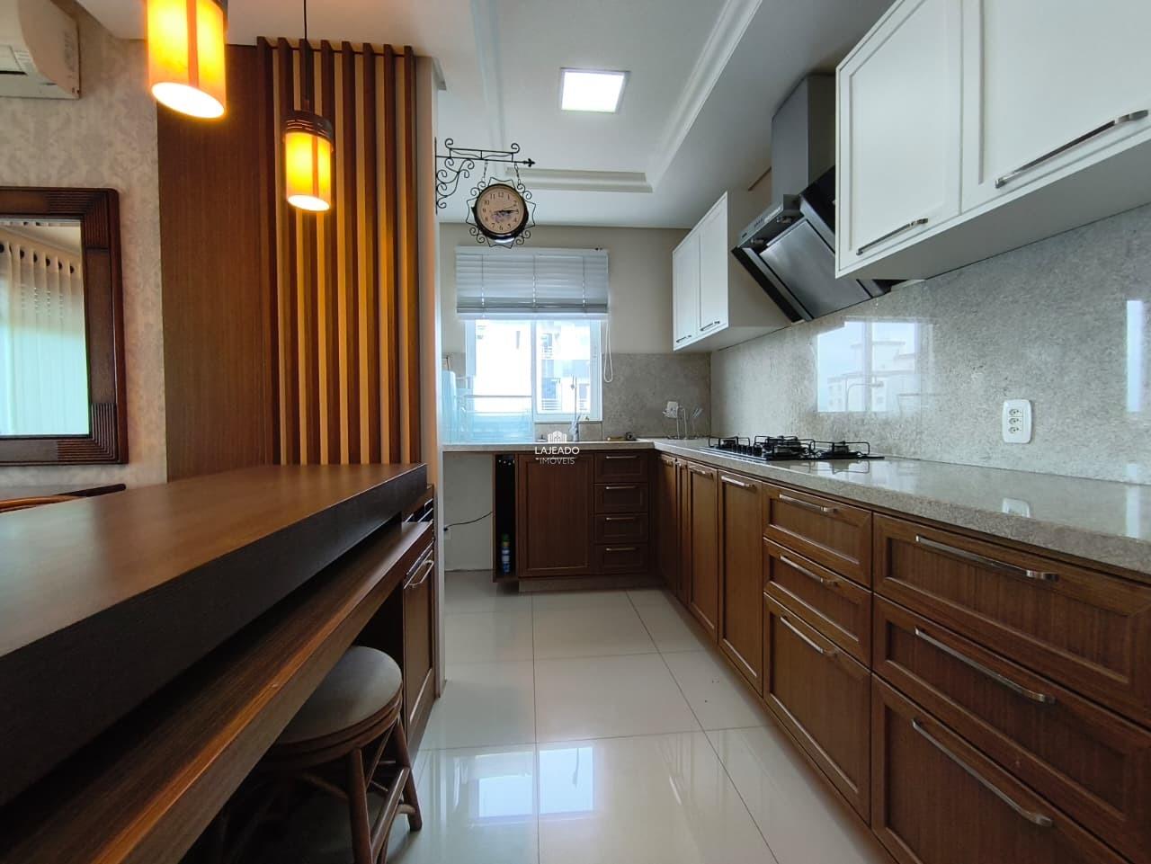 Cobertura, 3 quartos, 220 m² - Foto 2