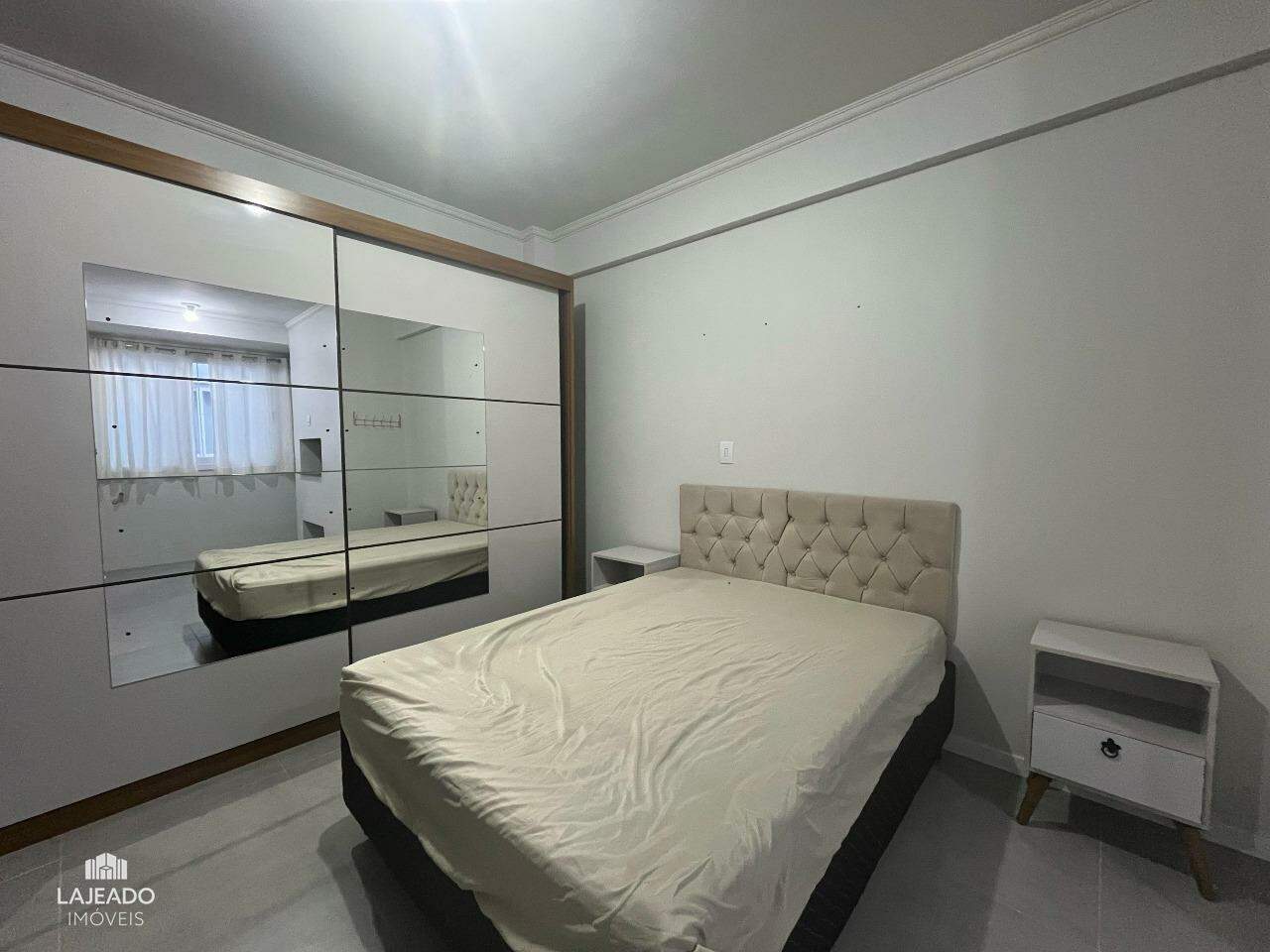 Kitnet à venda no Centro: 